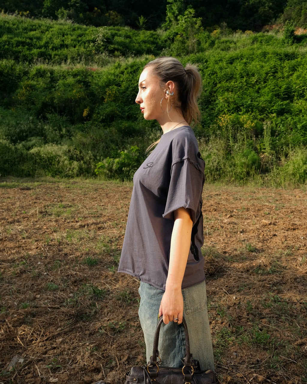 Kelebek  Sırt Detaylı Füme T-Shirt