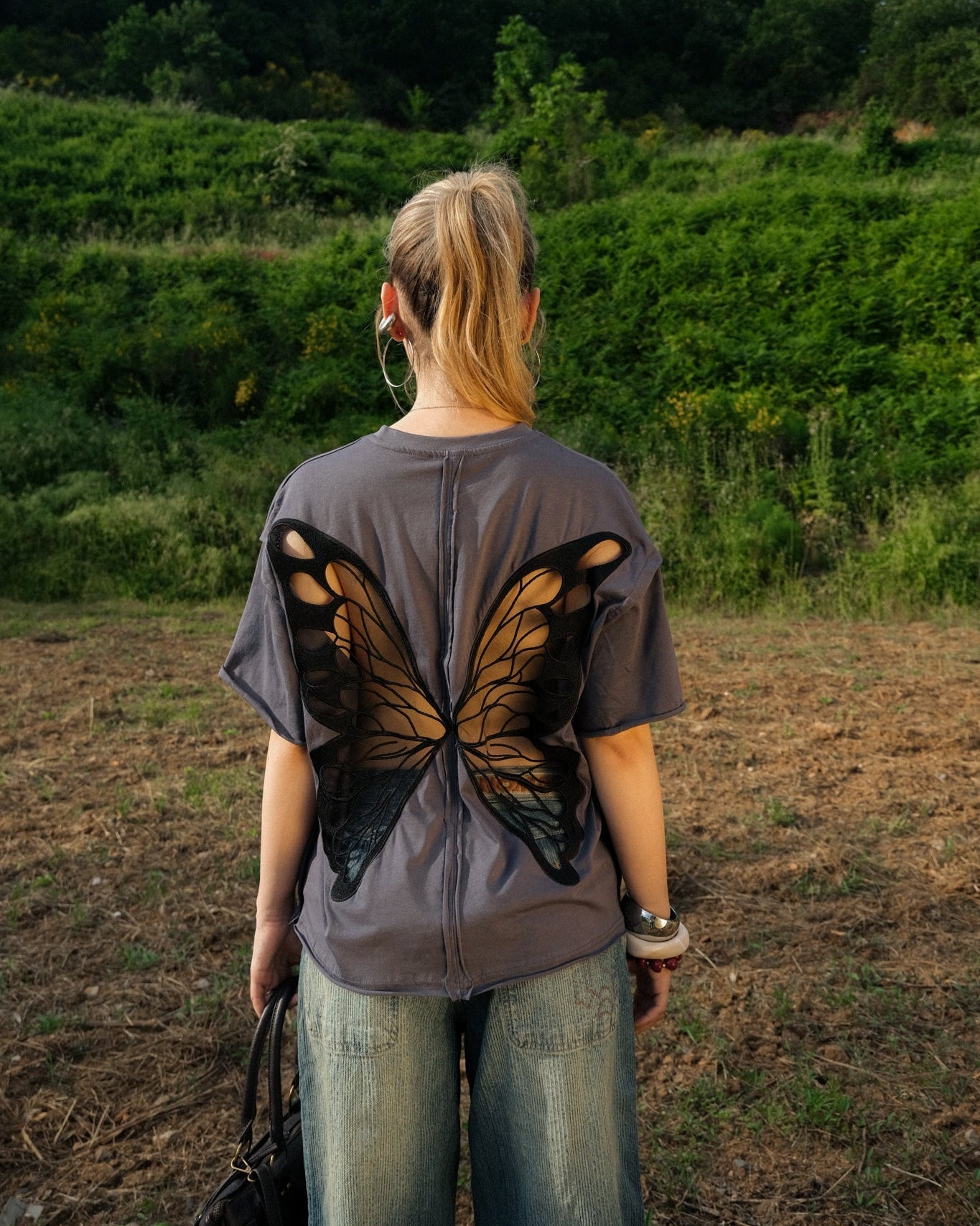 Kelebek  Sırt Detaylı Füme T-Shirt