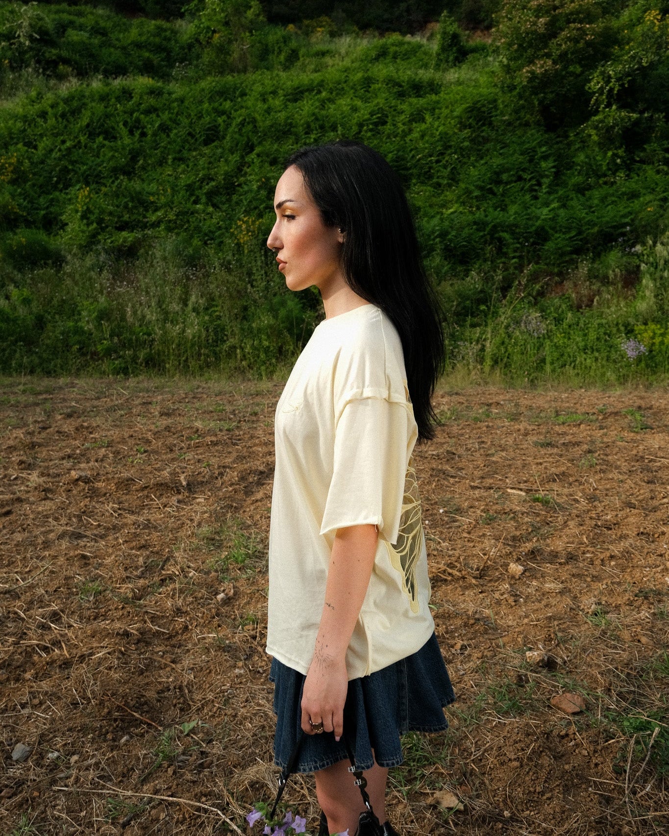 Kelebek Sırt Detaylı T-Shirt